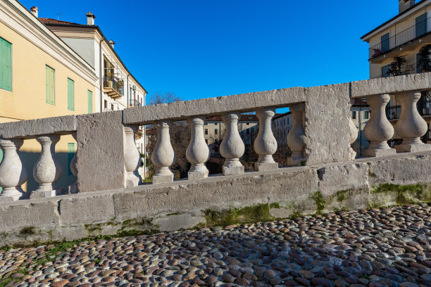 意大利维琴察威尼托圣米歇尔大桥的栏杆图片下载