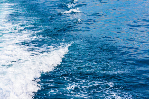 海浪的形状，在船尾看到的海浪图片下载