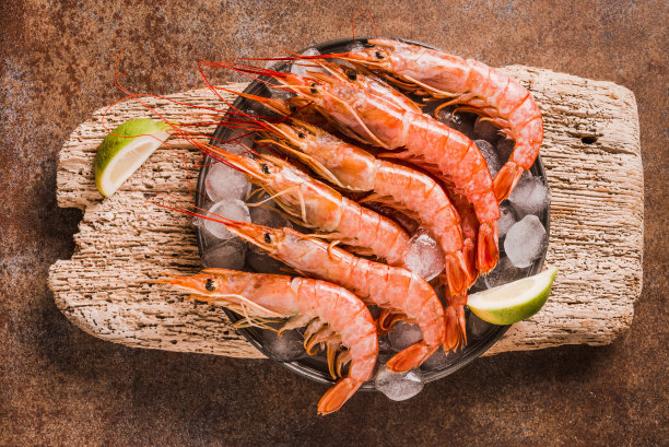 红虾是野生海洋巨虾的美味佳肴。图片下载