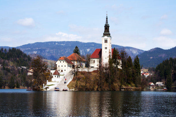 岛上的圣母升天教堂图片下载