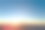 从空中俯瞰，日落时分，黑黝黝的小山和明亮的夕阳。傍晚朦胧的山峰和朦胧的山谷图片下载