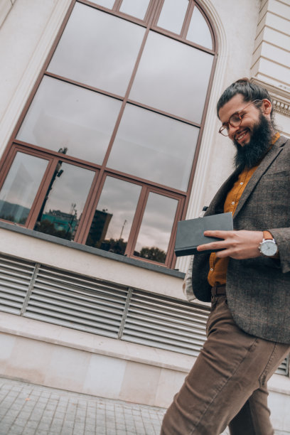 现代潮人的商人图片下载