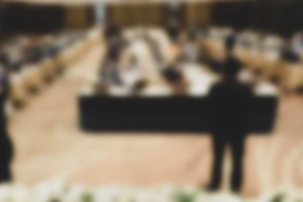 模糊图像的人坐在会议室的职业研讨会图片下载