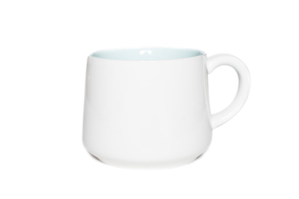 白色杯子的模型孤立在白色背景上。图片下载