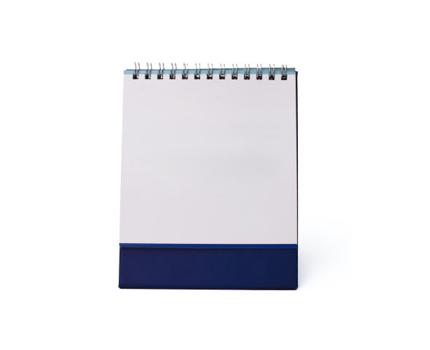 在白色背景上孤立的白纸螺旋日历模型。图片下载