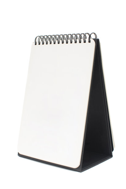 在白色背景上孤立的白纸螺旋日历模型。图片下载