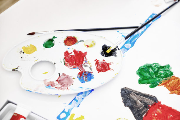 绘画，艺术家调色板和画笔图片下载