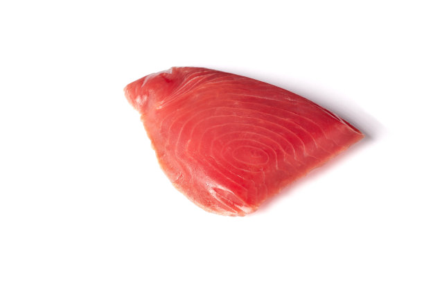新鲜的金枪鱼角。白色底色的鱼排。红鱼纹理牛排隔离图片下载