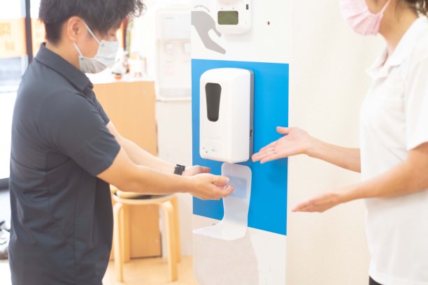 温度测量和酒精消毒图片下载