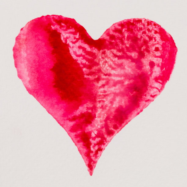 水彩画上粉红色的心，在白色的水彩纸上。图片下载