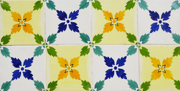 老房子立面传统瓷砖的细节。装饰瓷砖。瓦伦西亚传统瓷砖。花卉装饰。图片下载