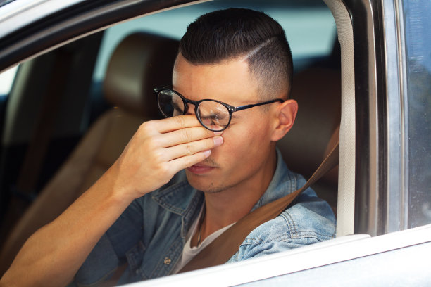 疲惫的司机图片下载