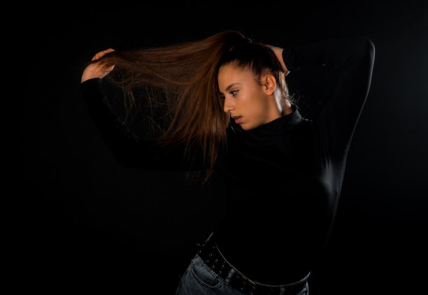 年轻有魅力的女人图片下载