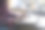 女孩在家用笔记本电脑上网。图片下载