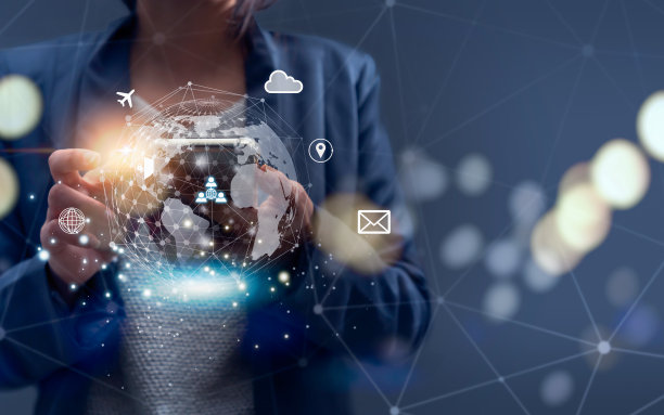 女商人的手握和触摸数字智能手机。图片下载