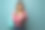 西班牙裔妇女在笔记本上写字图片下载