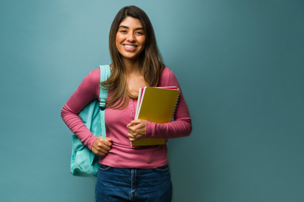 漂亮女人要回学校了图片下载