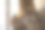 小女孩手里拿着一条舒适柔软的毯子。温暖的毯子在一个女人的手中特写。冬天的心情和家纺图片下载