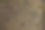 小路上堆着一堆堆的石头，一字排开的红砖。烧过的砖加固了桥下的斜坡。一个清晨。为粗糙的纹理图片下载