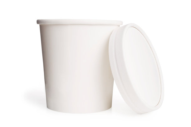 纸杯与盖子孤立在白色背景上。乳制品包装模型图片下载