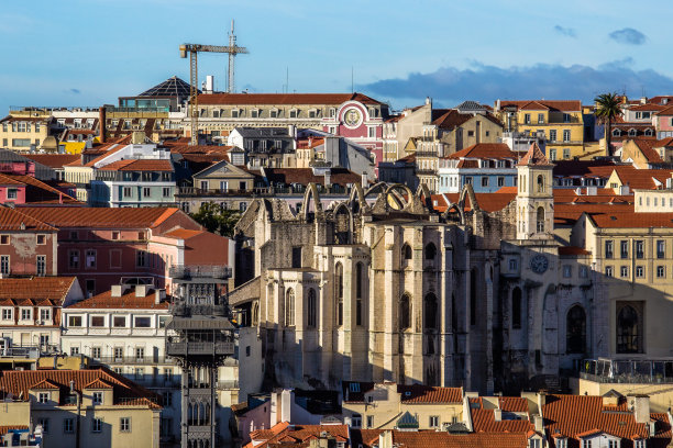 Carmo Convent, Elevador Santa Justa鸟瞰图。葡萄牙里斯本图片下载