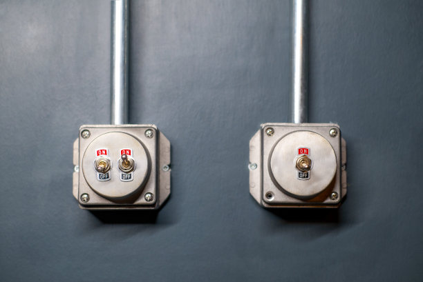 老式电气开关。图片下载