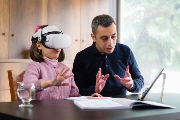 父亲通过元世界帮助女儿做作业图片下载