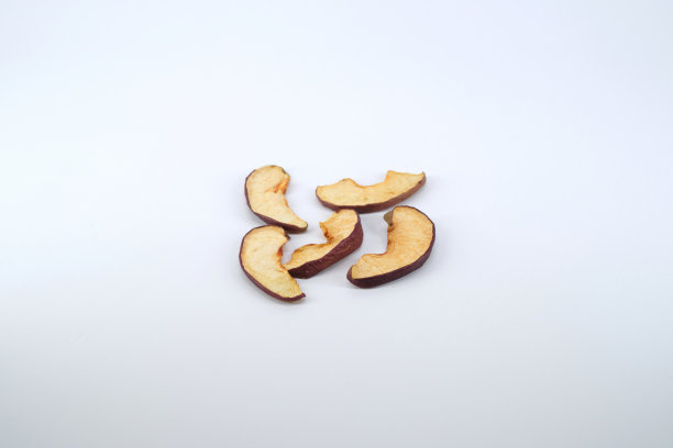 干红苹果片，干苹果片在白色背景上图片下载