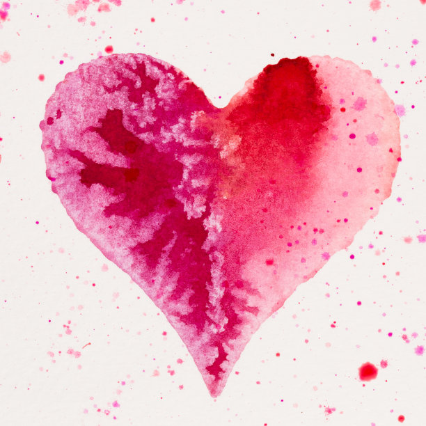 水彩画上粉红色的心，在白色的水彩纸上。图片下载