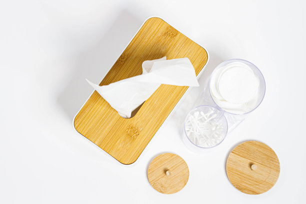 鼻擦拭。个人卫生。清洁耳垢的棉签。图片下载