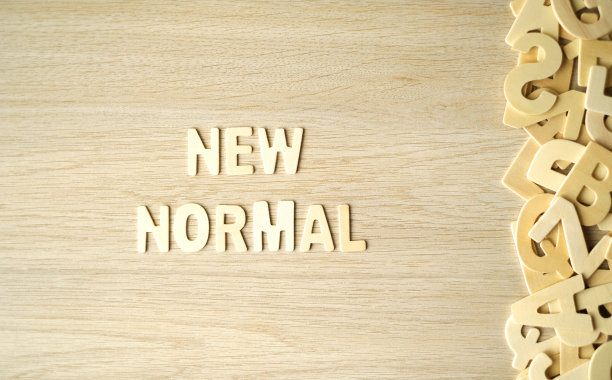 新常态，木桌上的木字。图片下载