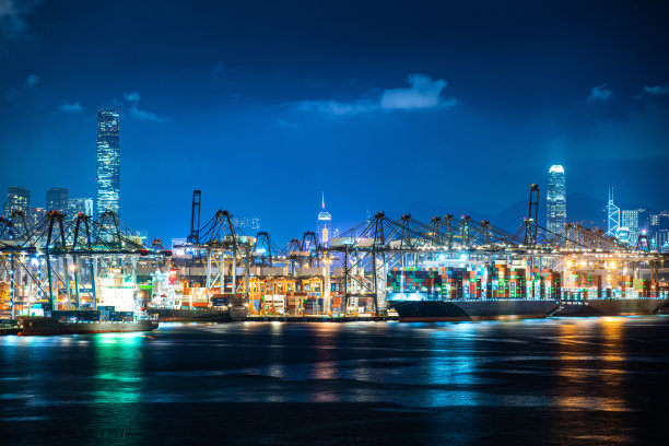 黄昏的集装箱港图片下载