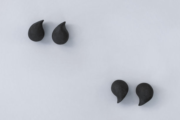 带有引号和复制空间的边框在中性蓝色背景上。激励,鼓舞人心的背景。最小文本引号，3d引号图标与复制空间。图片下载