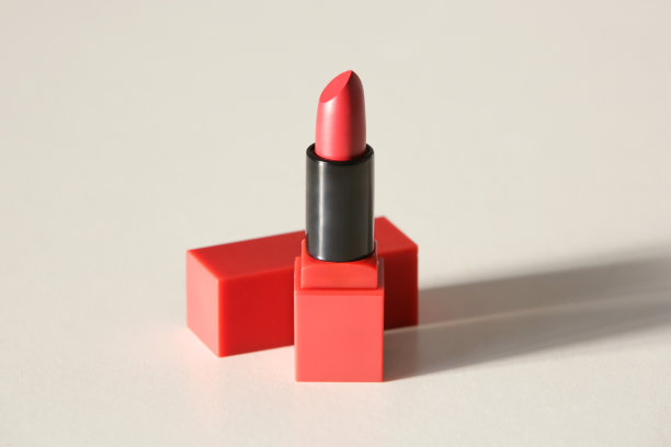 单开管缎面红色口红，工作室拍摄图片下载