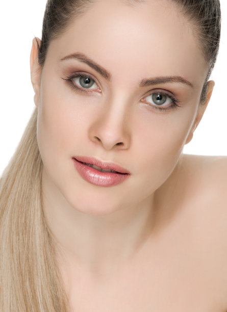 漂亮的女性脸与健康的皮肤图片下载