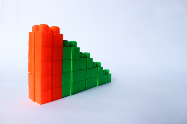 多层排列的彩色方块图片下载