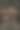 这是一名女子在蹲起杠铃前热身的照片图片下载