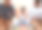 一个小女孩和她的祖父母在家里玩积木的照片图片下载
