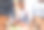 一个小女孩和她的祖父母在家里玩积木的照片图片下载