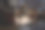 客厅的横梁上挂着一个儿童秋千，从天花板上垂下来。阳光照进小屋的房间。生产和销售不含塑化剂和油漆的天然木材制成的儿童玩具和艾滋病图片下载