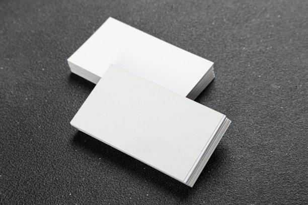 名片的照片。在黑色背景上的企业身份模型。为图形设计师的演示和作品集图片下载