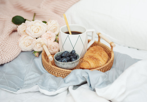 早餐在床上图片下载