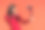 漂亮的黑发女孩亲吻，用手机和麦克风录制视频博客，穿着社交网络的裙子。白种人漂亮一个红色的背景，复制空间和粘贴图片下载