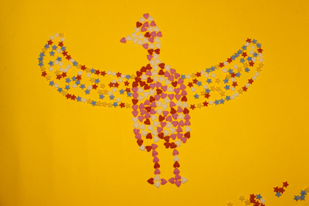 用心形和星星做的鸟图片下载