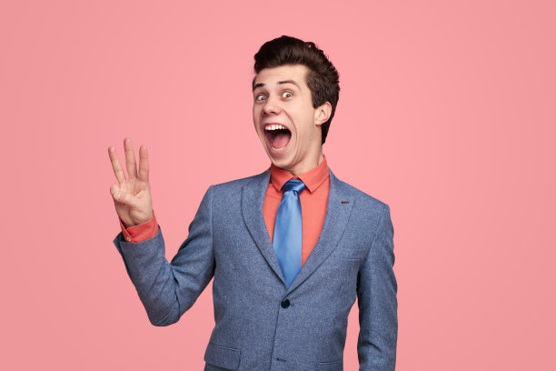 兴高采烈的商人用手指指着三号图片下载