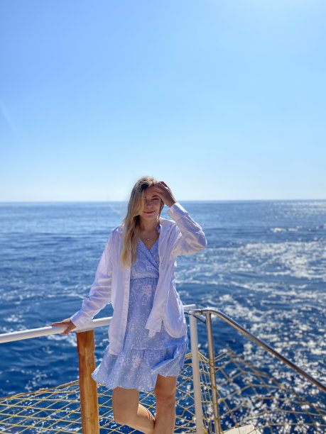 土耳其女孩蓝色连衣裙地中海图片下载