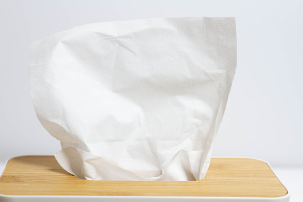 鼻擦拭。个人卫生。清洁耳垢的棉签。图片下载