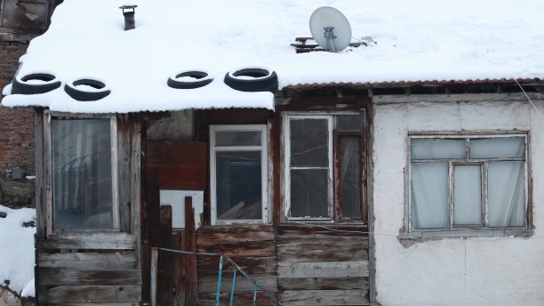 下雪后Kayabasi社区的图片图片下载