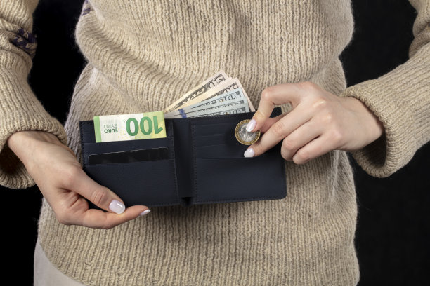 棕色皮夹图片下载