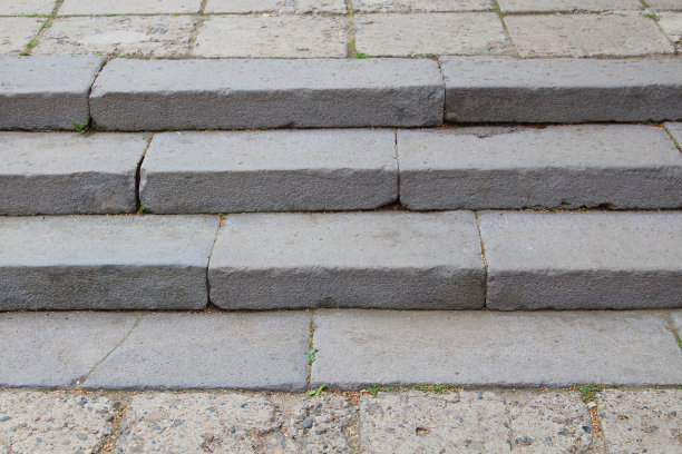 巨大的旧混凝土台阶。特写镜头。背景。图片下载